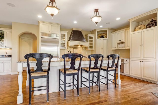 W207N5558 Carters Crossing CIRCLE, Menomonee Falls, WI 53051