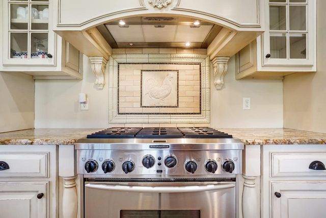 W207N5558 Carters Crossing CIRCLE, Menomonee Falls, WI 53051