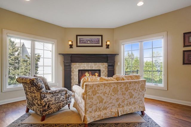 W207N5558 Carters Crossing CIRCLE, Menomonee Falls, WI 53051