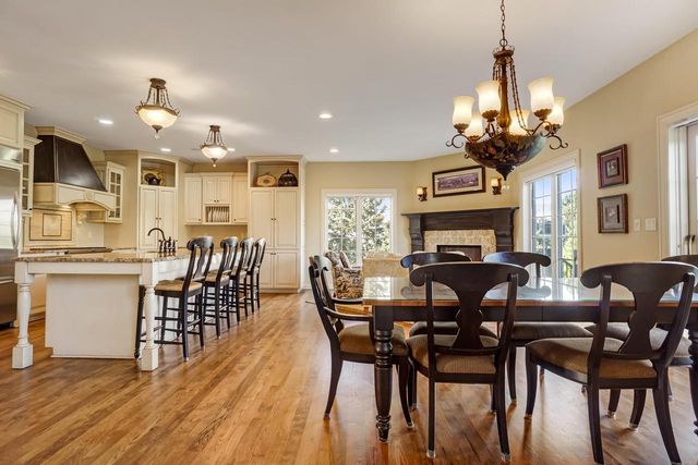 W207N5558 Carters Crossing CIRCLE, Menomonee Falls, WI 53051