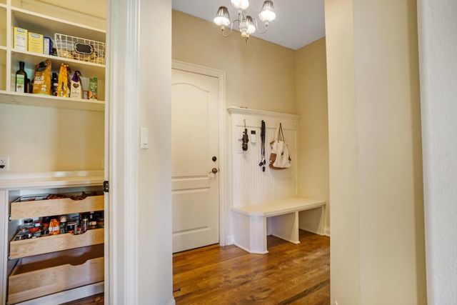 W207N5558 Carters Crossing CIRCLE, Menomonee Falls, WI 53051