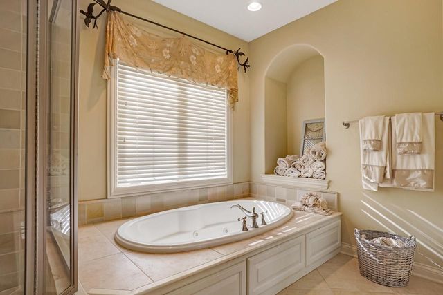 W207N5558 Carters Crossing CIRCLE, Menomonee Falls, WI 53051