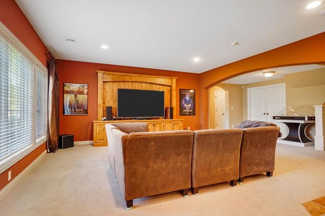 W207N5558 Carters Crossing CIRCLE, Menomonee Falls, WI 53051