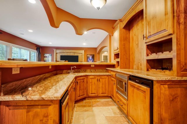 W207N5558 Carters Crossing CIRCLE, Menomonee Falls, WI 53051