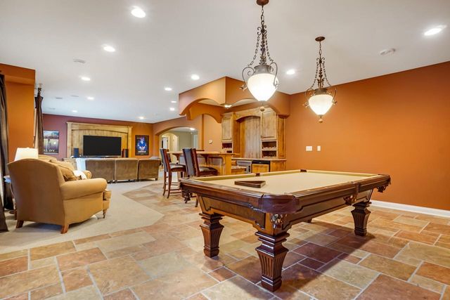 W207N5558 Carters Crossing CIRCLE, Menomonee Falls, WI 53051