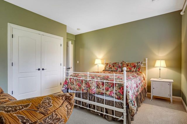 W207N5558 Carters Crossing CIRCLE, Menomonee Falls, WI 53051