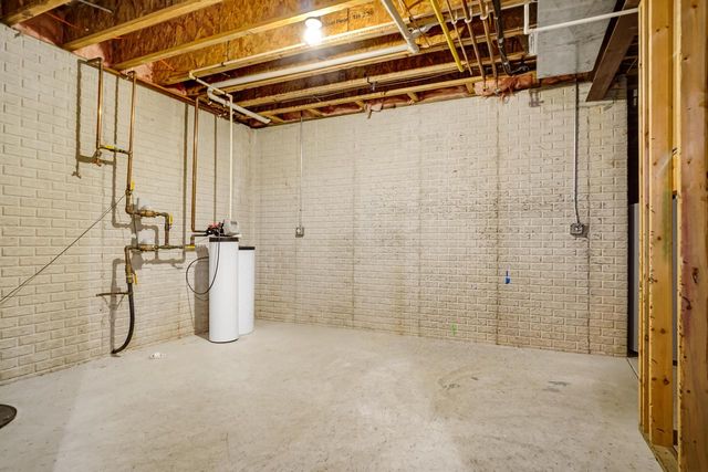 W207N5558 Carters Crossing CIRCLE, Menomonee Falls, WI 53051