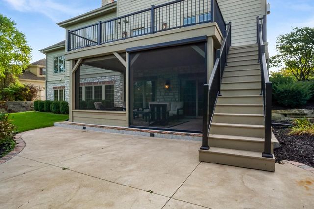 W207N5558 Carters Crossing CIRCLE, Menomonee Falls, WI 53051