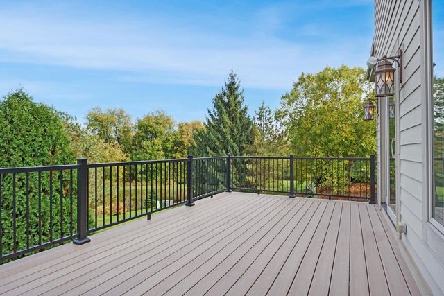 W207N5558 Carters Crossing CIRCLE, Menomonee Falls, WI 53051