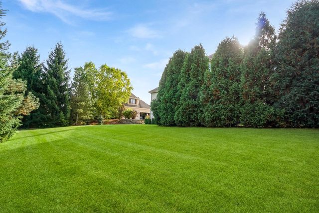 W207N5558 Carters Crossing CIRCLE, Menomonee Falls, WI 53051