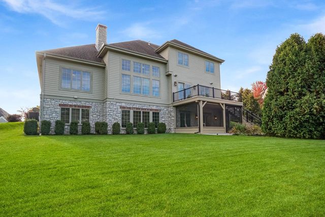 W207N5558 Carters Crossing CIRCLE, Menomonee Falls, WI 53051