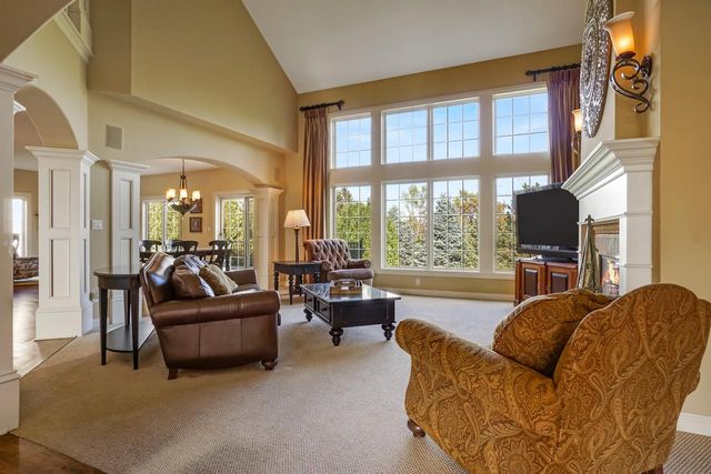 W207N5558 Carters Crossing CIRCLE, Menomonee Falls, WI 53051