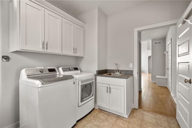 2120 Foxtail Drive, Kearney, MO 64060