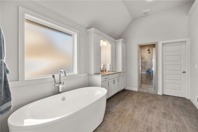 2120 Foxtail Drive, Kearney, MO 64060