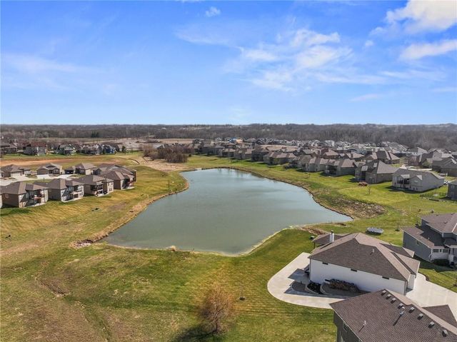 2120 Foxtail Drive, Kearney, MO 64060