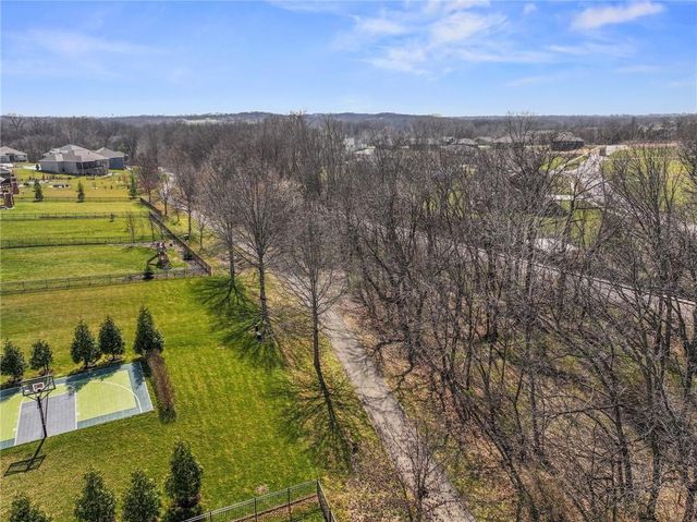 2120 Foxtail Drive, Kearney, MO 64060