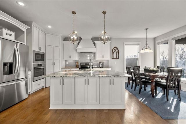 2120 Foxtail Drive, Kearney, MO 64060