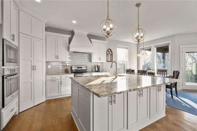 2120 Foxtail Drive, Kearney, MO 64060