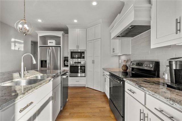 2120 Foxtail Drive, Kearney, MO 64060