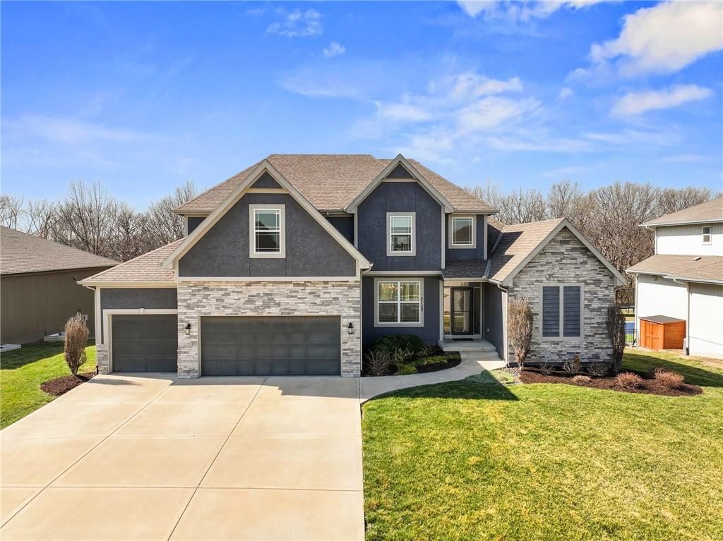 2120 Foxtail Drive, Kearney, MO 64060