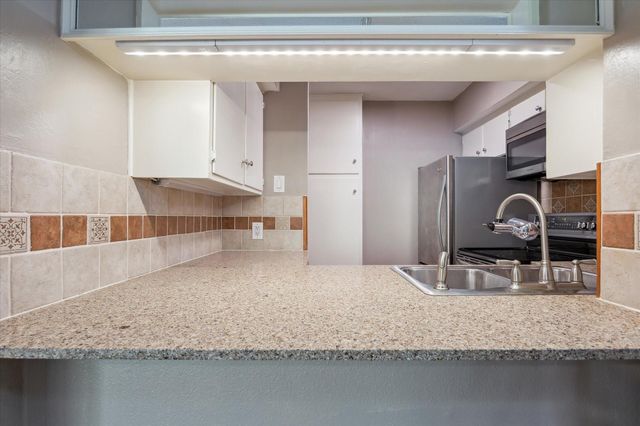 6465 Bayou Glen Road, Houston, TX 77057