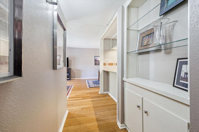 6465 Bayou Glen Road, Houston, TX 77057