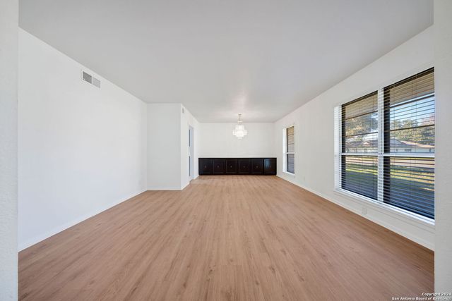 702 Fawndale, Windcrest, TX 78239