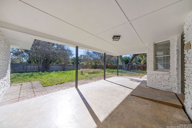 702 Fawndale, Windcrest, TX 78239