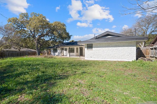 702 Fawndale, Windcrest, TX 78239