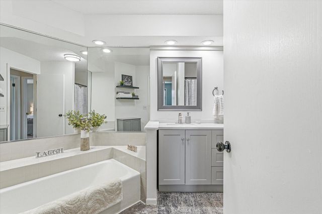 8575 Yalta Lane NE, Circle Pines, MN 55014