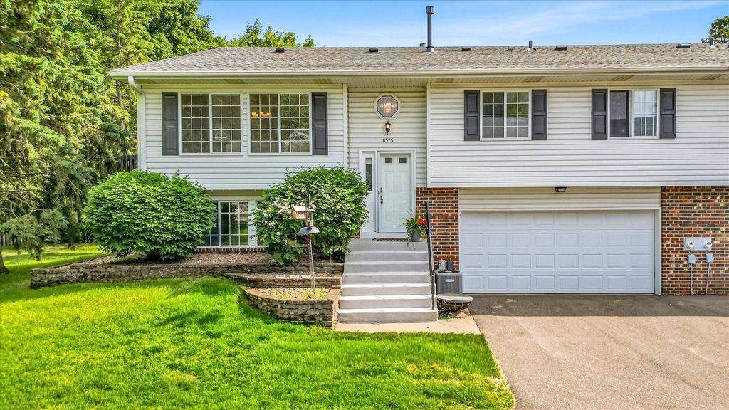8575 Yalta Lane NE, Circle Pines, MN 55014