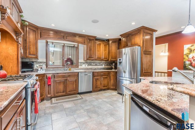 1445 S Westward Ho Pl Place, Sioux Falls, SD 57104