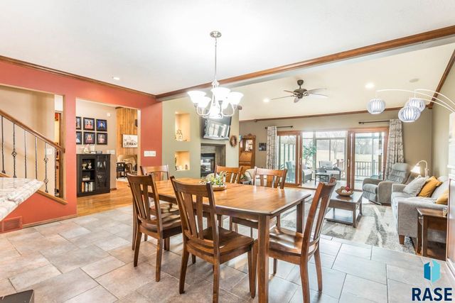 1445 S Westward Ho Pl Place, Sioux Falls, SD 57104