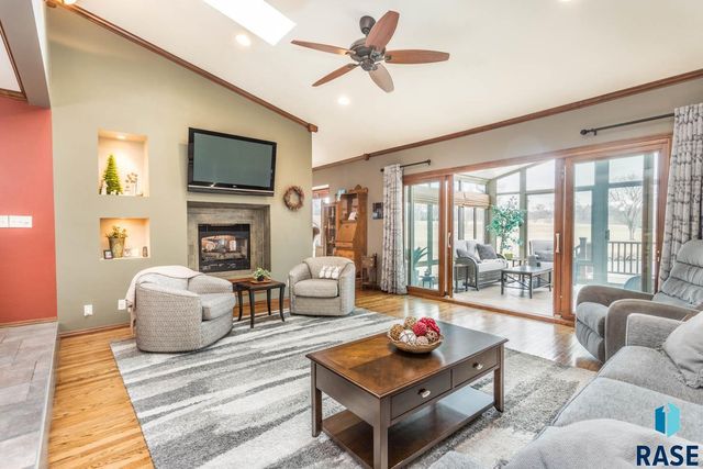 1445 S Westward Ho Pl Place, Sioux Falls, SD 57104