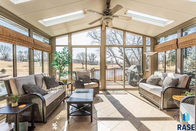 1445 S Westward Ho Pl Place, Sioux Falls, SD 57104