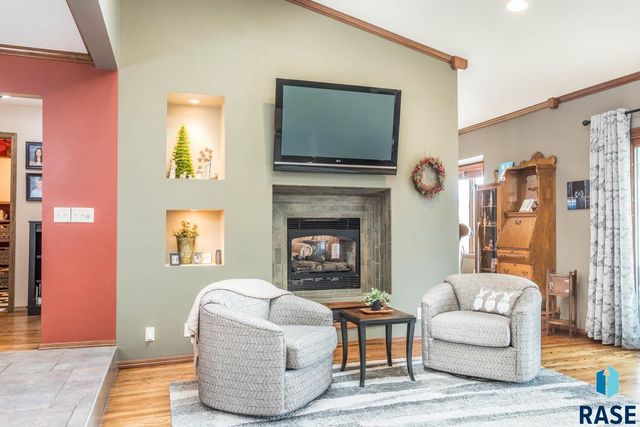 1445 S Westward Ho Pl Place, Sioux Falls, SD 57104