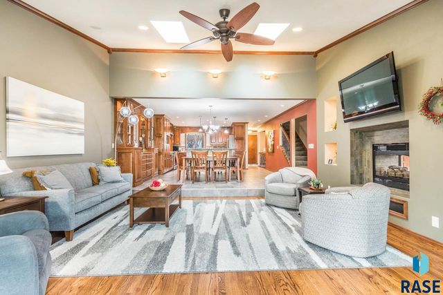 1445 S Westward Ho Pl Place, Sioux Falls, SD 57104