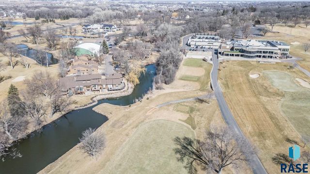 1445 S Westward Ho Pl Place, Sioux Falls, SD 57104