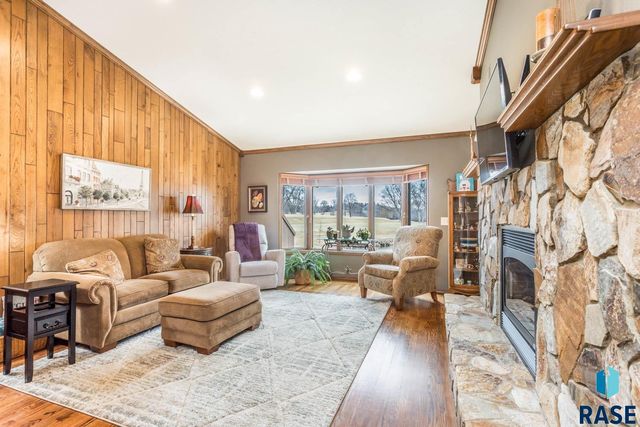 1445 S Westward Ho Pl Place, Sioux Falls, SD 57104