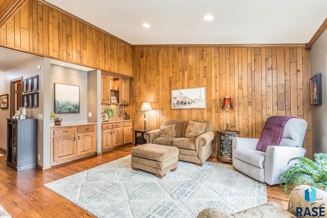 1445 S Westward Ho Pl Place, Sioux Falls, SD 57104