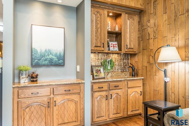 1445 S Westward Ho Pl Place, Sioux Falls, SD 57104