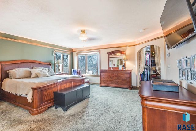 1445 S Westward Ho Pl Place, Sioux Falls, SD 57104