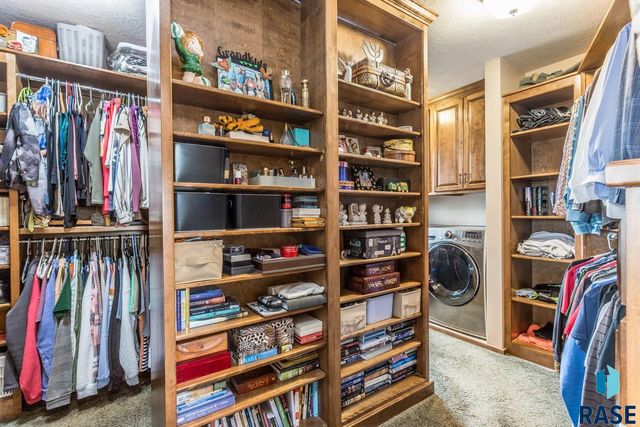 1445 S Westward Ho Pl Place, Sioux Falls, SD 57104