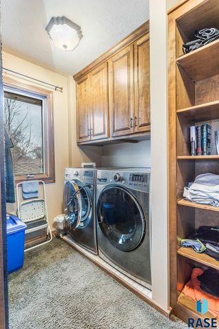 1445 S Westward Ho Pl Place, Sioux Falls, SD 57104