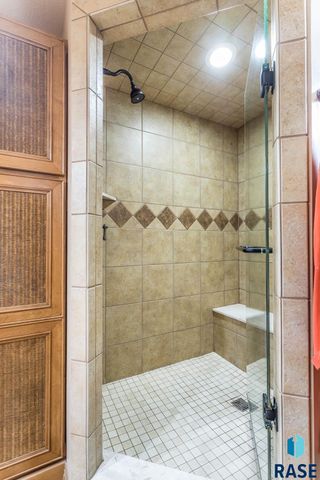 1445 S Westward Ho Pl Place, Sioux Falls, SD 57104