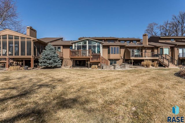 1445 S Westward Ho Pl Place, Sioux Falls, SD 57104