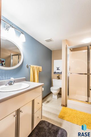 1445 S Westward Ho Pl Place, Sioux Falls, SD 57104