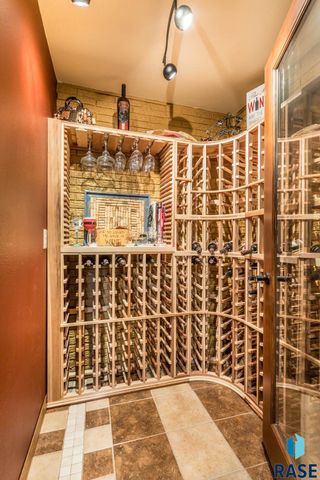 1445 S Westward Ho Pl Place, Sioux Falls, SD 57104