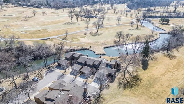 1445 S Westward Ho Pl Place, Sioux Falls, SD 57104