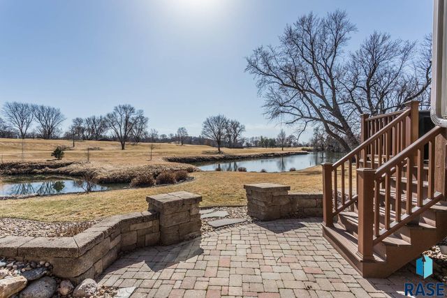 1445 S Westward Ho Pl Place, Sioux Falls, SD 57104